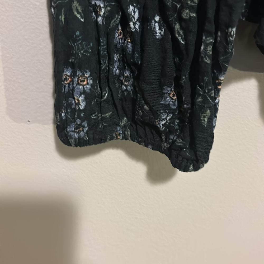 A.N.A. Long sleeved blouse. Size 0X. Dark green, floral. - Picture 4 of 9